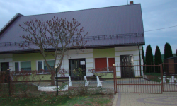 Zdjęcie przestawia budynek z świetlicy z zewnątrz