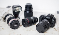 Zdjęcie aparatu fotograficznego i obiektywów