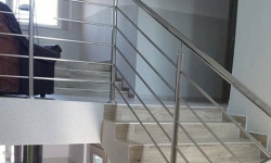 Wyremontowane wnętrze budynku - klatka schodowa