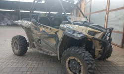 Zdjęcie przedstawia duży terenowy quad