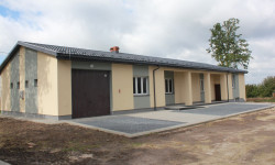 Zdjęcie przedstawia budynek świetlicy z zewnątrz