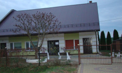 Widok na budynek świetlicy w Gródku z zewnątrz