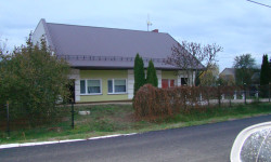 Widok na budynek świetlicy w Gródku z zewnątrz