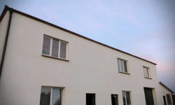 Na zdjęciu świetlica w Rozkoszówce  zdjęcie budynku