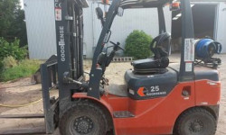 Na zdjęciu wózek widłowy